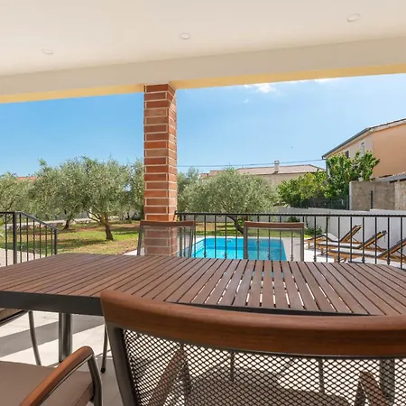 Mate Garden Villa *